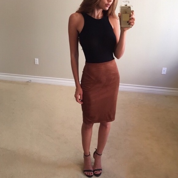 💗 • Reserved • Brown Microsuede Skirt S - Picture 2 of 4