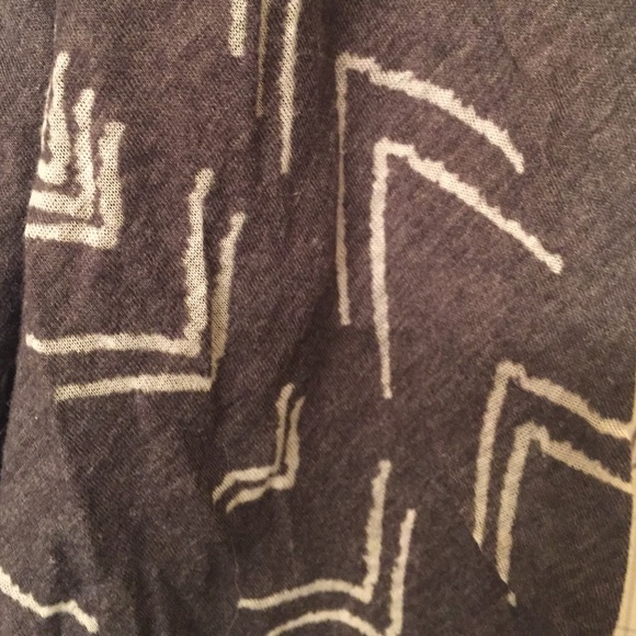 Charcoal & White Arrow Long Sleeve - Picture 3 of 3