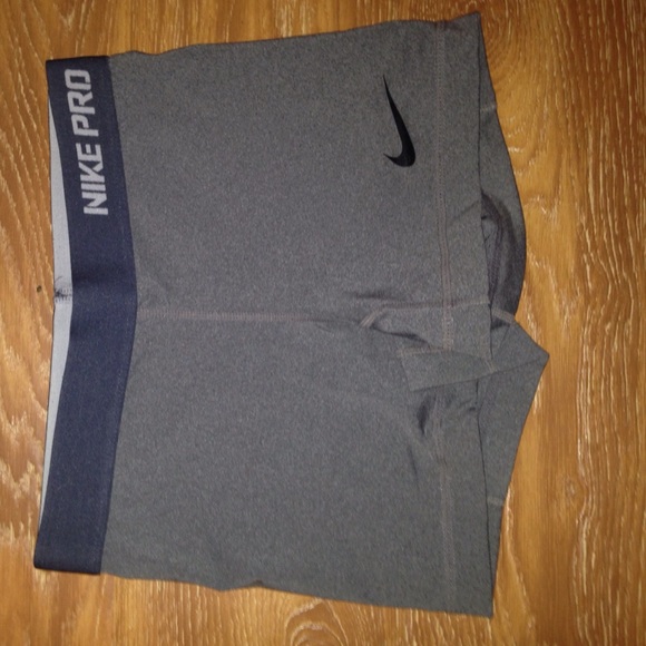 Nike pro- grey XS