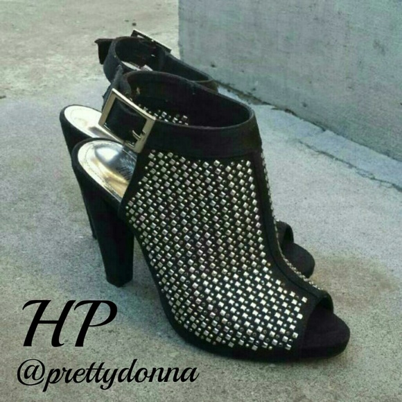Jennifer Lopez Shoes - Jennifer Lopez Peep Toe Heels🎉HP 11/6🎉