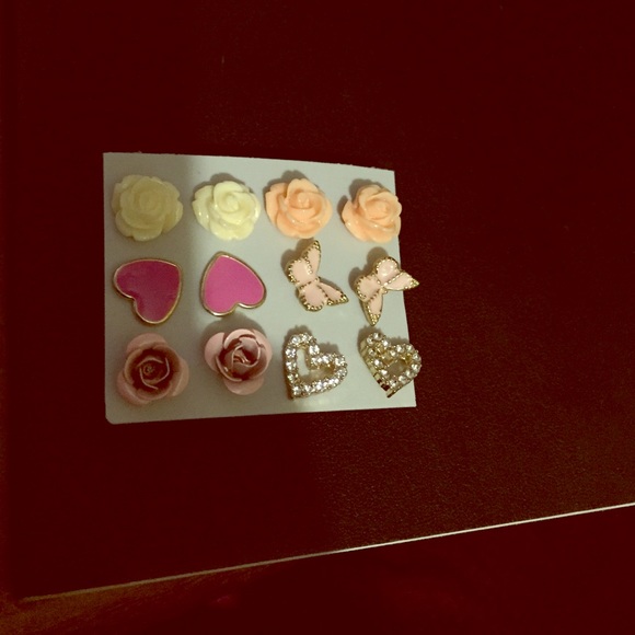 6 pairs of earrings