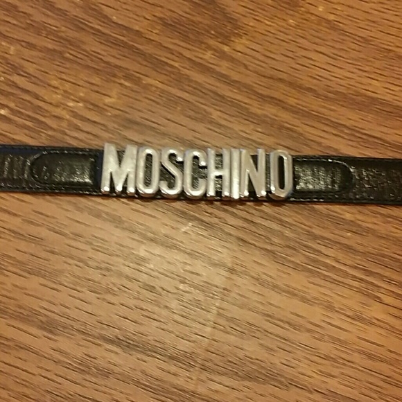FINAL RED.Moschino belt in black with gold letters