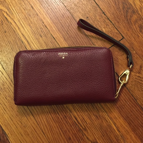 Brand new maroon fossil wristlet