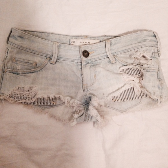 Hollister 00 ripped jeans shorts
