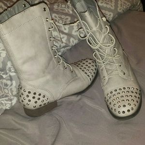Size 8.5 combat boots