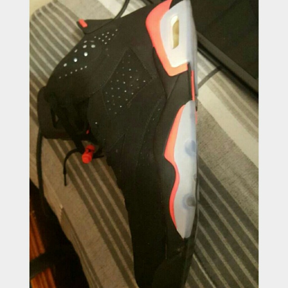Jordan 6 - Picture 2 of 2
