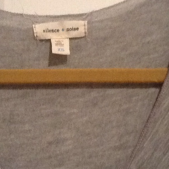 Urban outfitters Tee SOLD - Picture 2 of 3