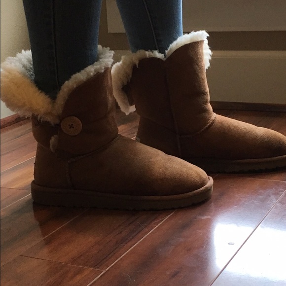 Uggs - Picture 2 of 4