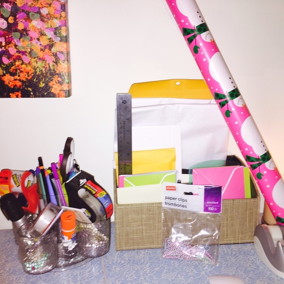 Meet your Posh Ambassador, Lindsay! Top 10% seller - Picture 3 of 4