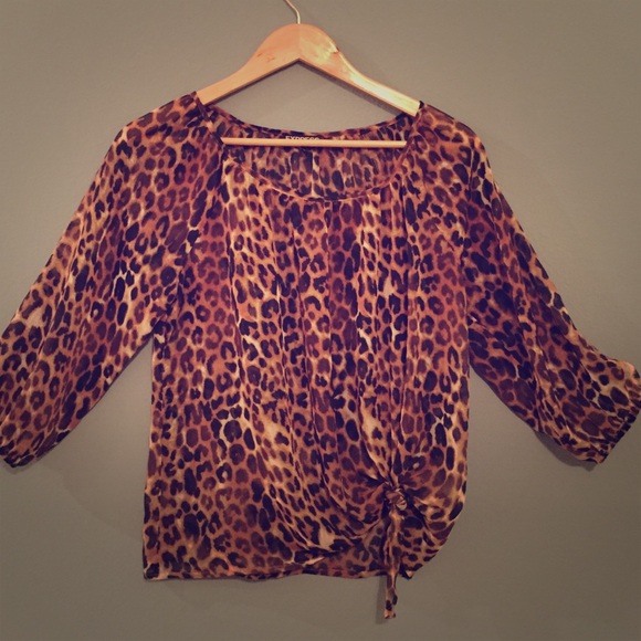 XS // blouse with adorable tie-up side // Express - Picture 1 of 4