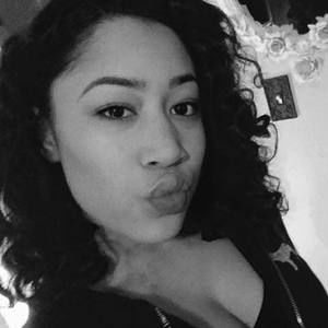 Meet your Posher, Simone