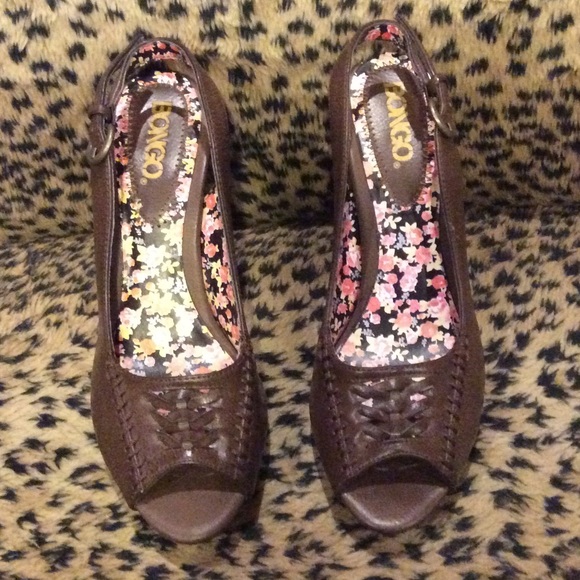 😋  brown open toe sling backs w/woven look. 💖 - Picture 2 of 4