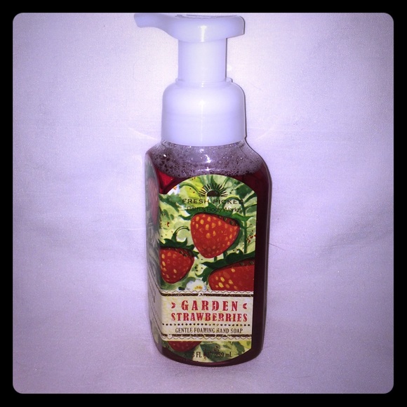 💥RARE ITEM💥 3 Garden Strawberries hand soaps. - Picture 1 of 1
