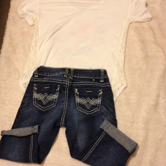 Zanadi capris👖& Hollister shirt🌺 - Picture 2 of 4