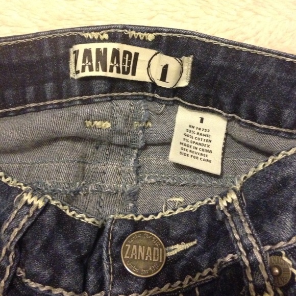 Zanadi capris👖& Hollister shirt🌺 - Picture 4 of 4