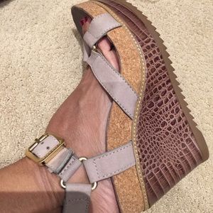 Tory Burch platform sandals size 8.
