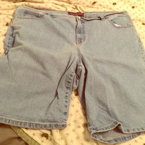 Gloria Vanderbilt Bermuda jean shorts