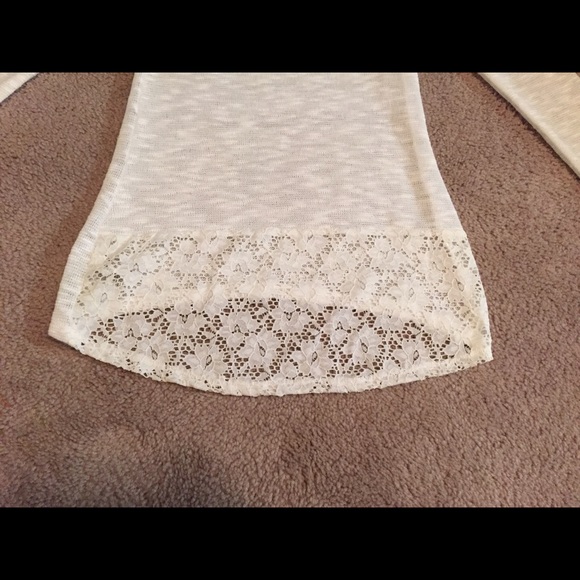 🚫BUNDLED!🚫 Lightweight hi-low lace sweater - Picture 4 of 4