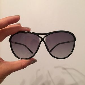 Chic Tom Ford sunglasses, hardly worn!