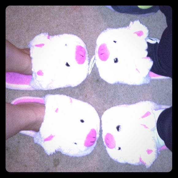 2 pairs of piggy slippers - Picture 1 of 1