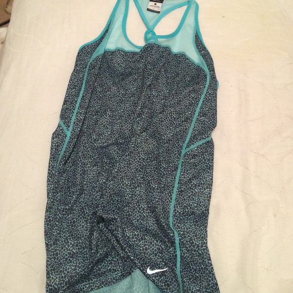 nike DRI-FIT tank
