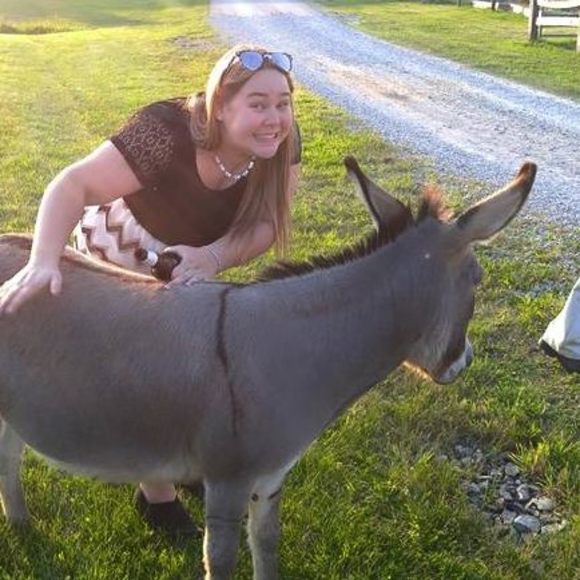 Meet your Posher, Carly - Picture 1 of 1