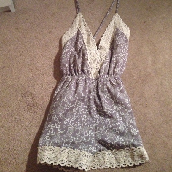 Flower pattern romper - Picture 2 of 2