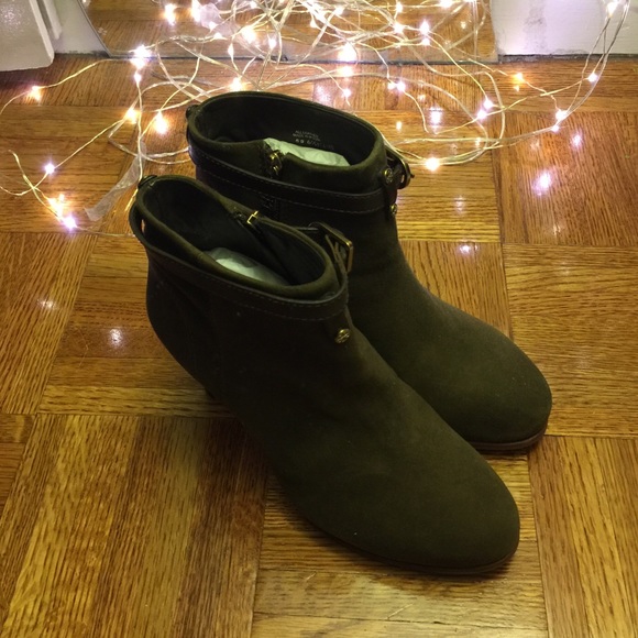 Tory butch olive green suede botties!
