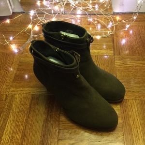 Tory butch olive green suede botties!