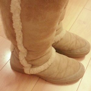 ❄ Warm and Comfy UGG Boots ❄