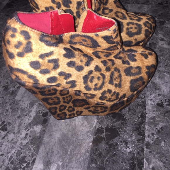 Shoes - Picture 2 of 4