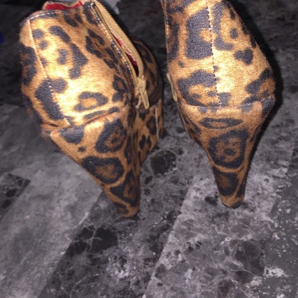 Shoes - Picture 4 of 4