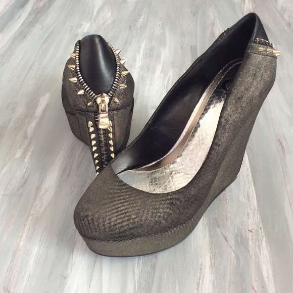 Gianni Bini Shoes - H.P.🎉 NIB Gianni Bini Spiked Metallic Wedges