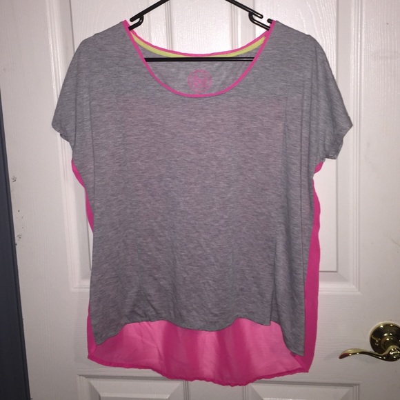 Gray and pink t-shirt