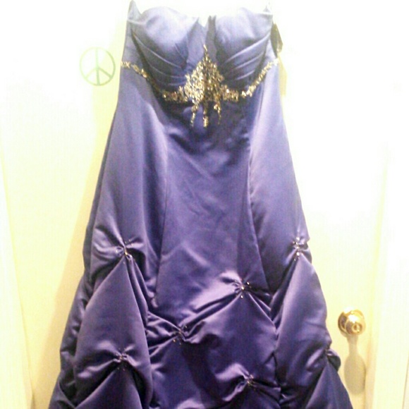 Blueish purple Prom dress. Never worn. NWT.