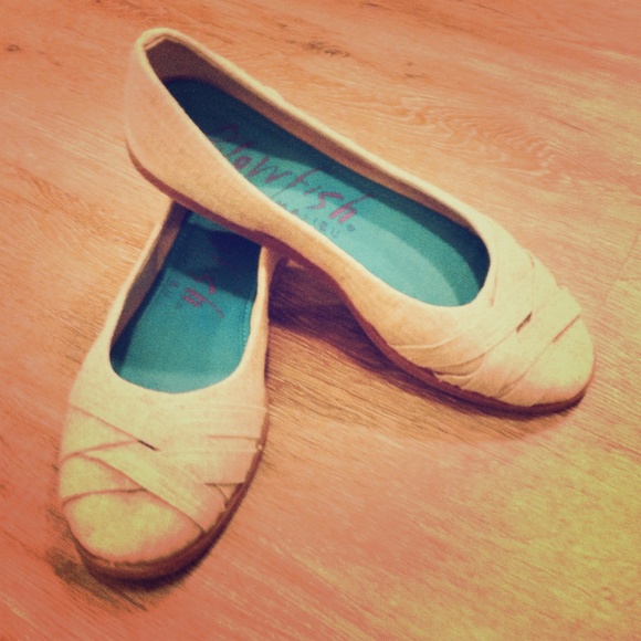 🔷 Cute Beige Flats