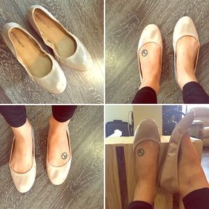 Nude ballerina flats NWOT