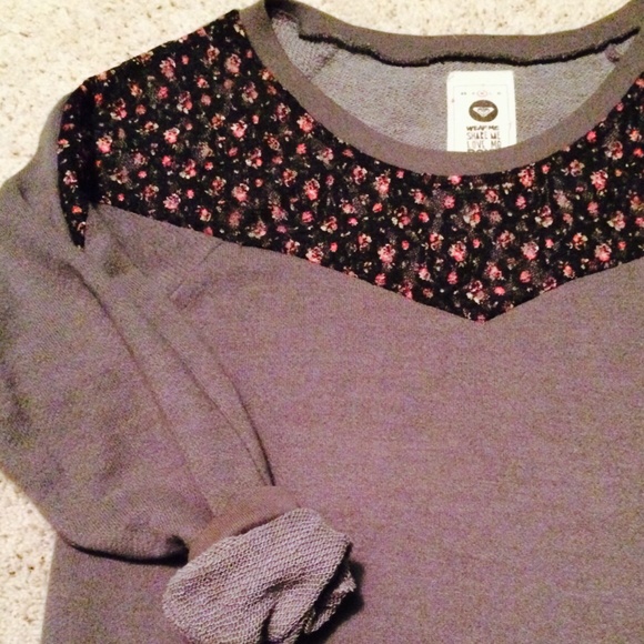 NEW without tags Roxy charcoal/floral pullover - Picture 3 of 3