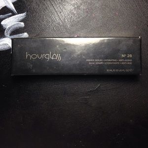 hourglass primer serum