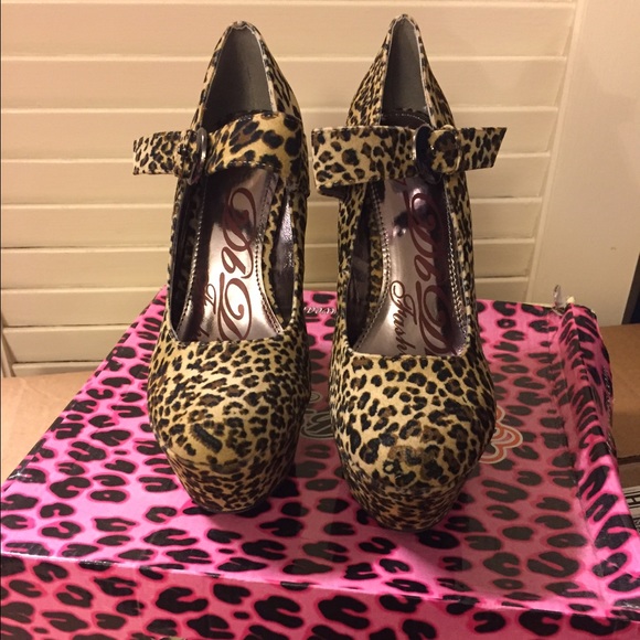 Shoes - Picture 3 of 3