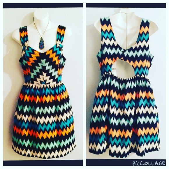 ‼️SOLD‼️Bar III Dress L, has open back