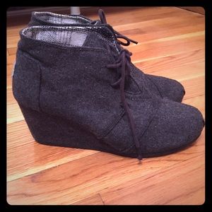 Super cute ankle boots from Toms!