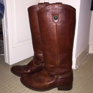 Quality leather boot that goes with everything!