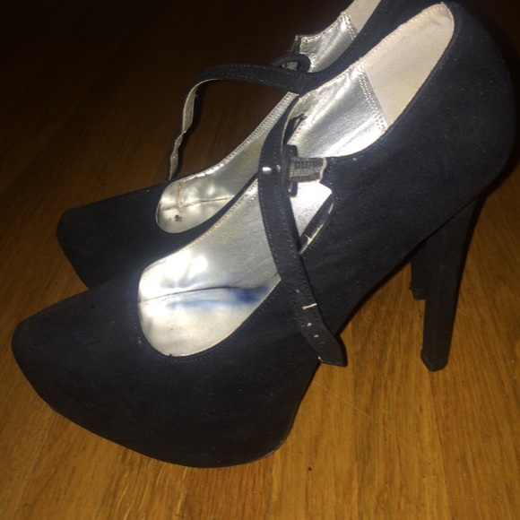 Suede Pumps - Picture 2 of 4
