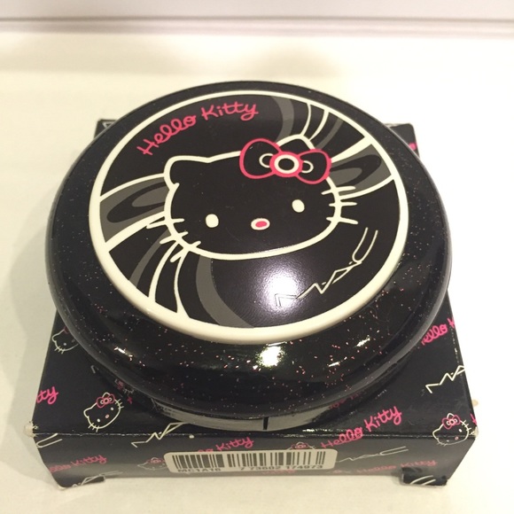 SOLD MAC HELLO KITTY BLUSH Limited Edition ! - Picture 1 of 4