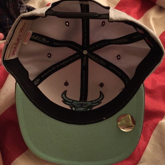 Bulls hat! - Picture 2 of 3