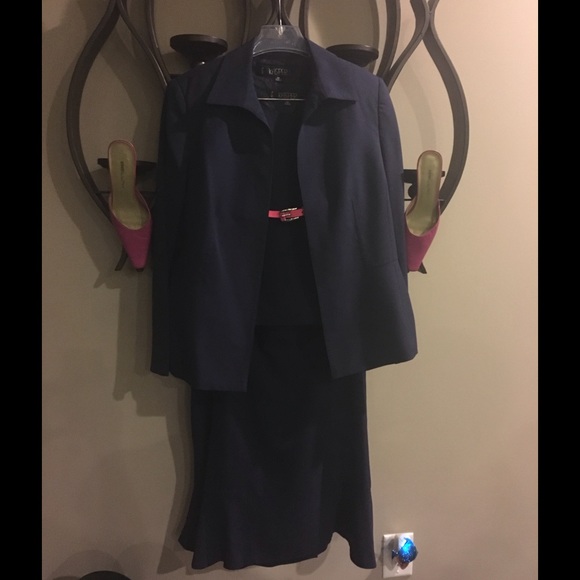 Like New Kasper 3 piece suit, navy blue. - Picture 2 of 3