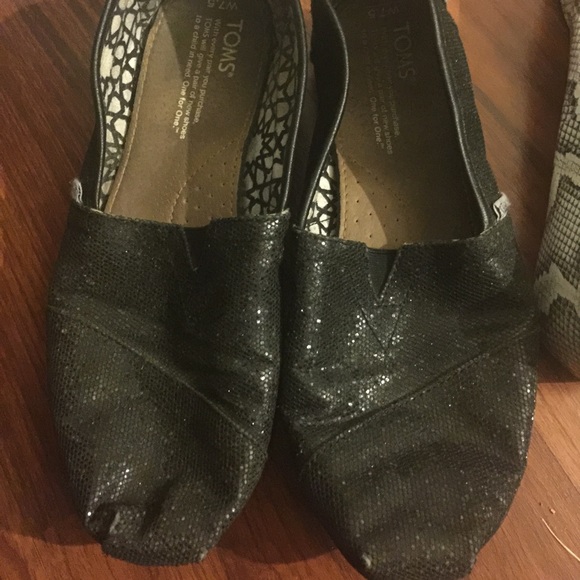 Used black glitter toms
