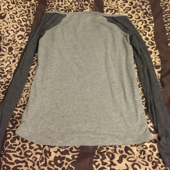 Pink VS long sleeve tee - Picture 3 of 3