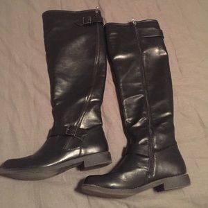 Tall black boots-Selina